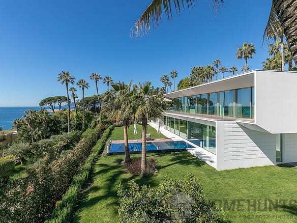 Villa/House For Sale in Cannes 18