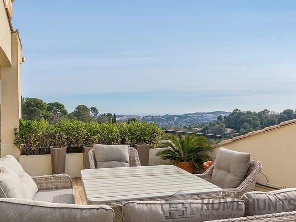 Apartment For Sale in Mougins 6