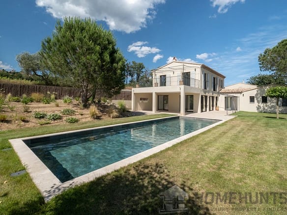 Villa/House For Sale in Grimaud 13