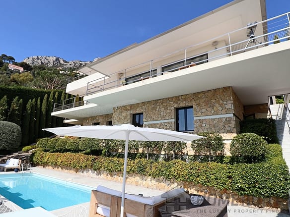 Villa/House For Sale in Eze 11