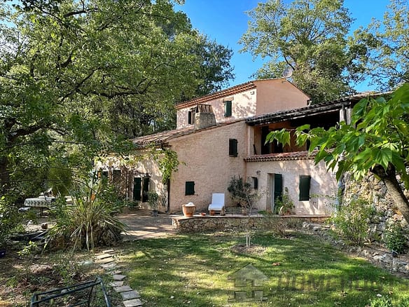 Villa/House For Sale in Lorgues 15