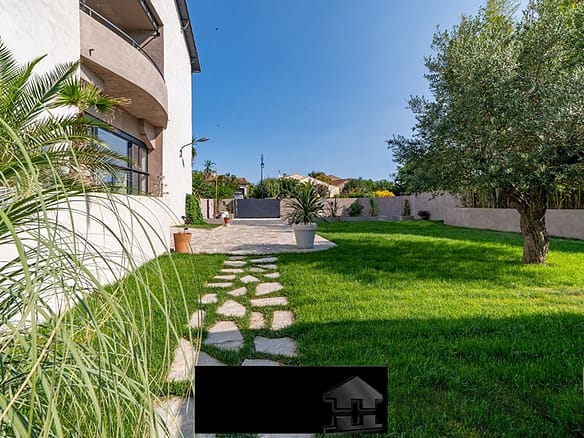 Villa/House For Sale in Sommieres 16