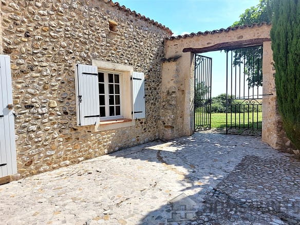 Villa/House For Sale in Moustiers Ste Marie 10