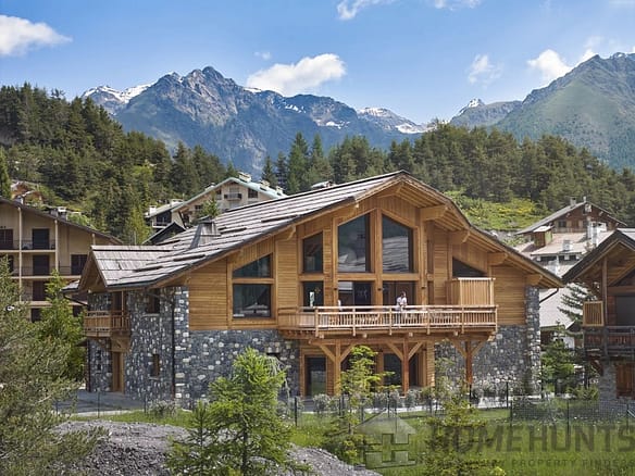Chalet For Sale in Auron 26