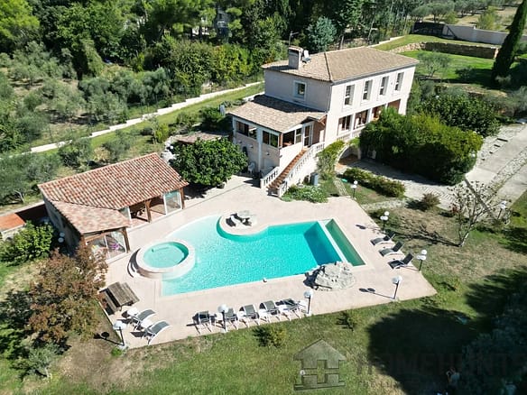 Villa/House For Sale in La Fare Les Oliviers 13