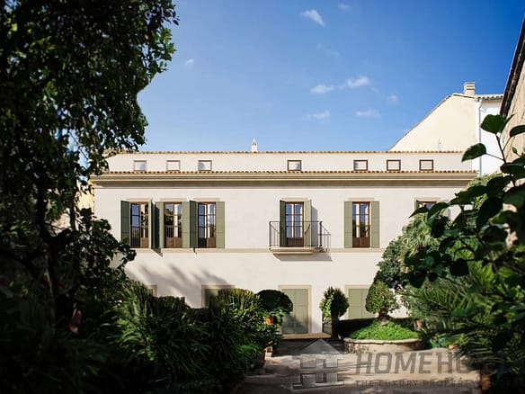Apartment For Sale in Palma 16