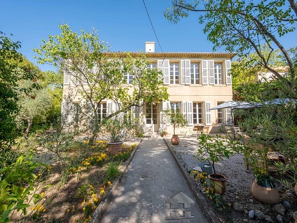 Villa/House For Sale in Aix En Provence 20