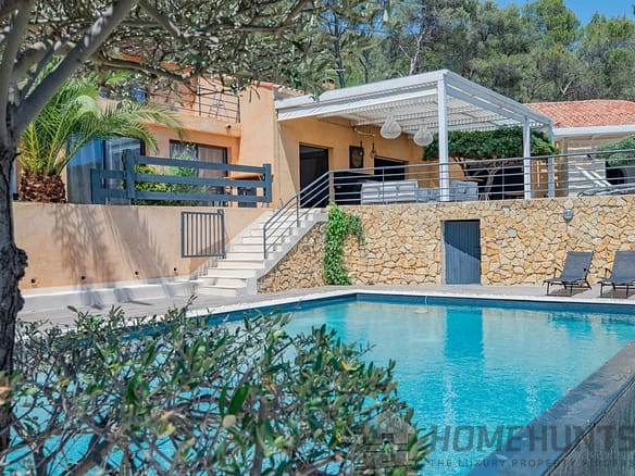 Villa/House For Sale in Aix En Provence 26