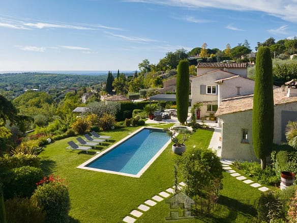 Villa/House For Sale in Vence 14