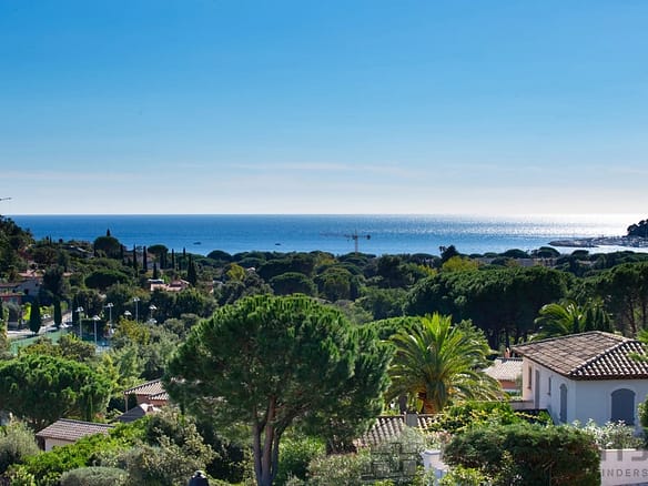 Villa/House For Sale in Cavalaire Sur Mer 14