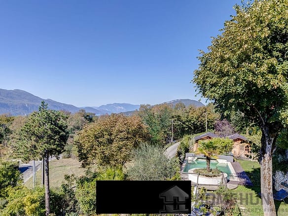 Villa/House For Sale in Mouxy 16
