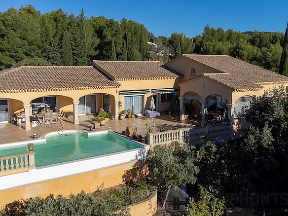Villa/House For Sale in La Ciotat 10