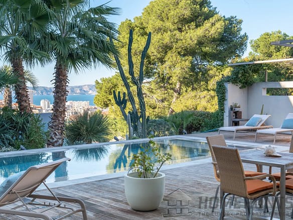 Villa/House For Sale in Marseille 18