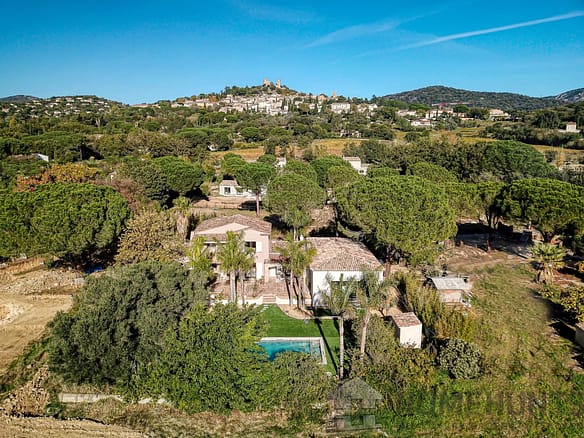 Villa/House For Sale in Grimaud 18