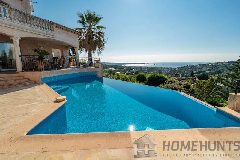Villa/House For Sale in Antibes 6